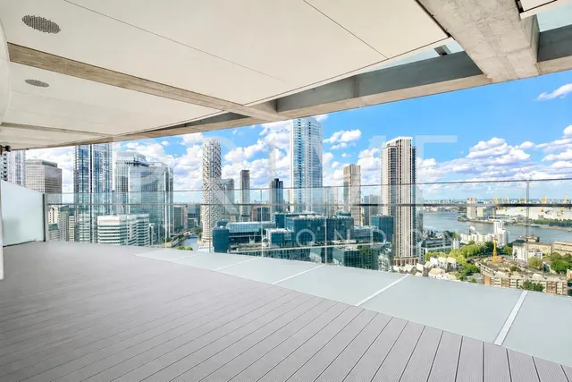 Crossharbour Plaza, Canary Wharf, E14, photo 1