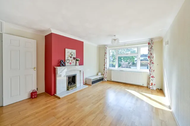 Photo 2 — 19 Blakes Lane, New Malden