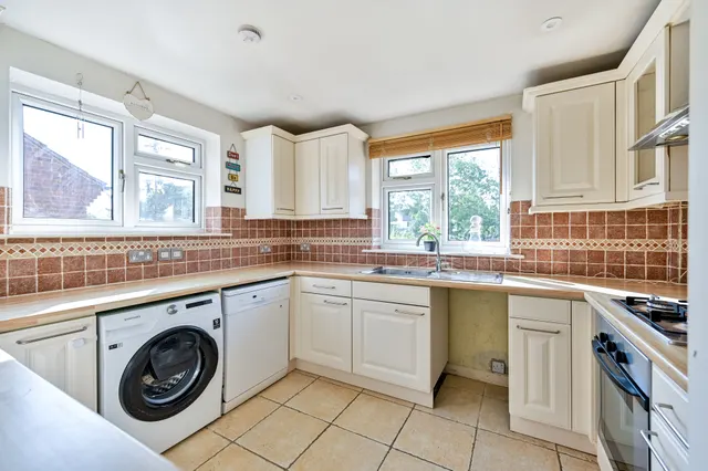Photo 3 — 19 Blakes Lane, New Malden