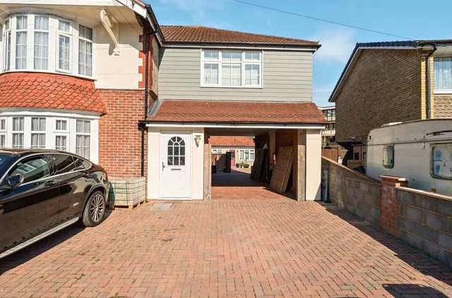 Chatsworth Avenue, Portsmouth, PO6, photo 1