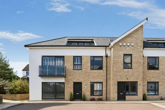 Park Square, Rawdon, Leeds, photo 1