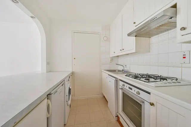 Photo 3 — 9 Claudia Place, London