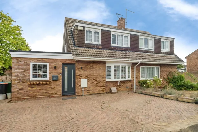 Cornelia Close, Bletchley, Milton Keynes, Buckinghamshire, MK2, photo 1