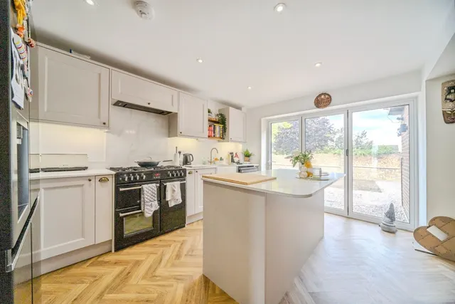 Photo 3 — Cornelia Close, Bletchley, Milton Keynes, Buckinghamshire, MK2