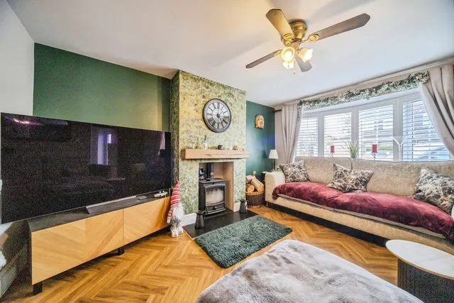 Photo 2 — Cornelia Close, Bletchley, Milton Keynes, Buckinghamshire, MK2
