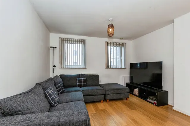 Grays Place, Slough, SL2, photo 3