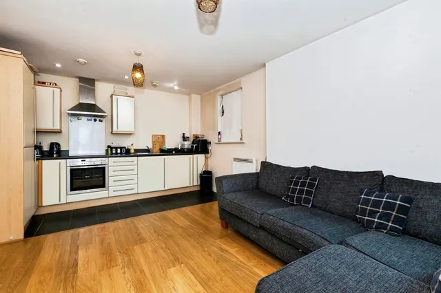 Grays Place, Slough, SL2, photo 2