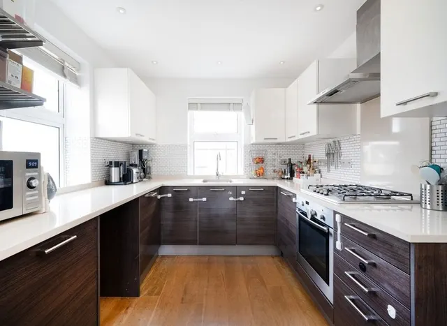 Photo 3 — Windmill Road, Brentford, TW8