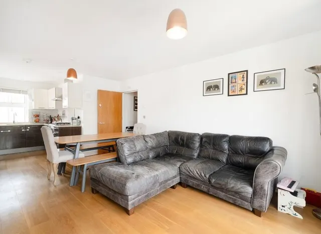 Photo 2 — Windmill Road, Brentford, TW8