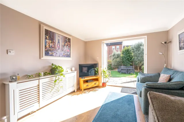 Photo 3 — Park Crescent, Twickenham, TW2 6NT