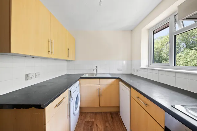 Rabournmead Drive, Northolt, UB5, photo 2