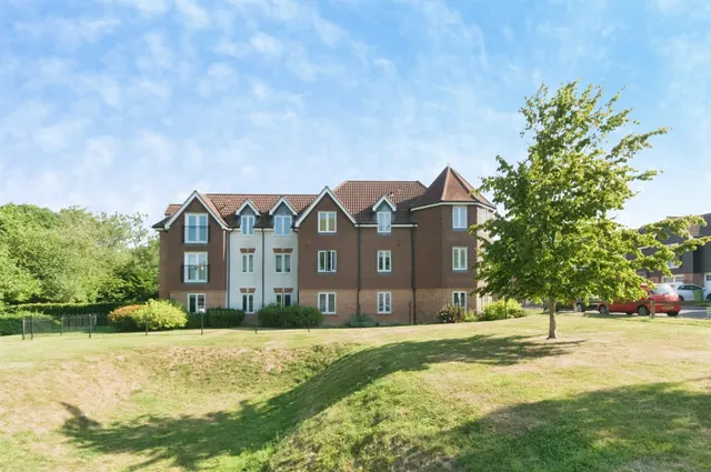 Orchard Close, BURGESS HILL, photo 1