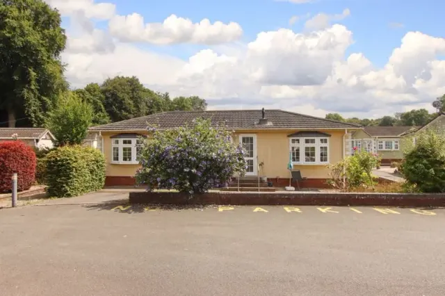 Chesham Road, Wigginton, Hertfordshire, HP23 6JF, photo 1
