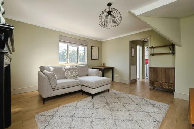 Photo 2 — Montalt Road, Woodford Green, IG8