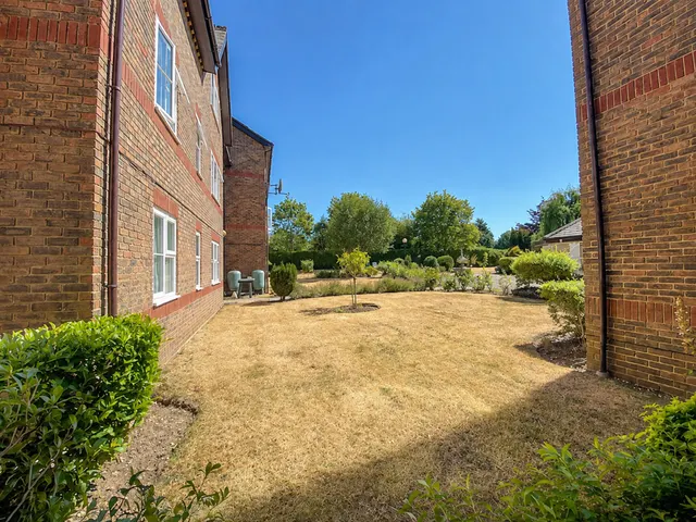 Queenswood House, Eastfield Road, Brentwood, photo 1