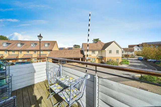 New Mossford Way, Ilford, photo 1