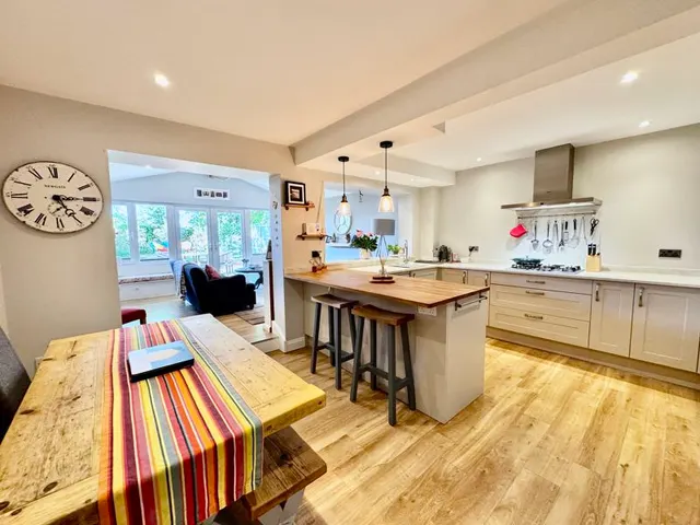 Photo 2 — Fieldhead Gardens, Bourne End SL8 5RN