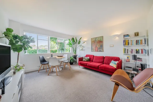 Streatham Hill, London, SW2, photo 1