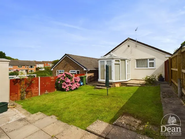 Lakeside Avenue, Lydney, photo 1