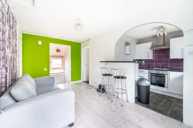 18 Phil Brown Place, London, photo 1