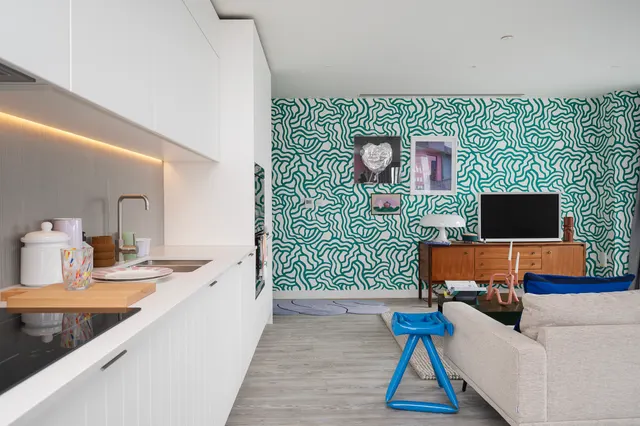 London, E20, photo 1