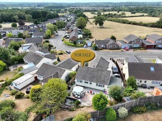 Olivers Way, Colehill, BH21, photo 1
