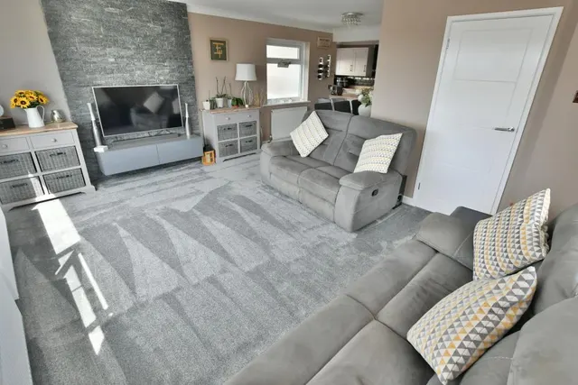 Olivers Way, Colehill, BH21, photo 2