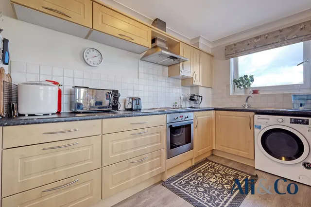 Photo 3 — Argent Court, Grays, Essex, RM17 6QT