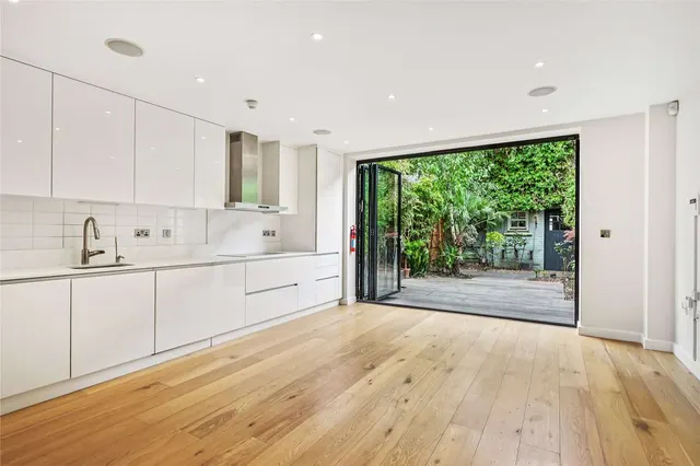 Rosenau Road, Battersea, SW11, photo 2