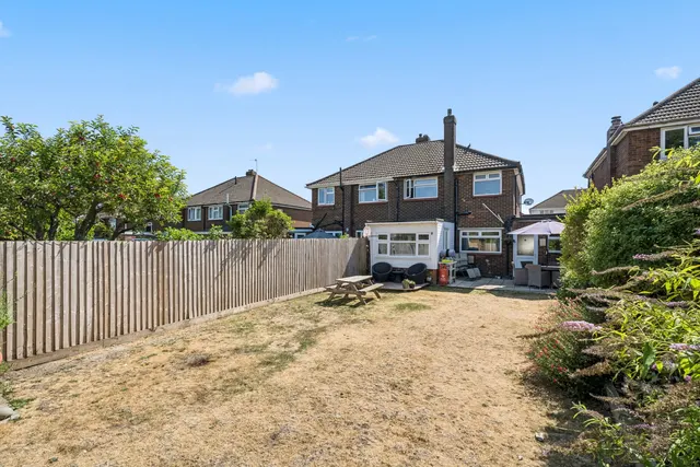 Photo 3 — Canesworde Road, Dunstable, LU6 3JL