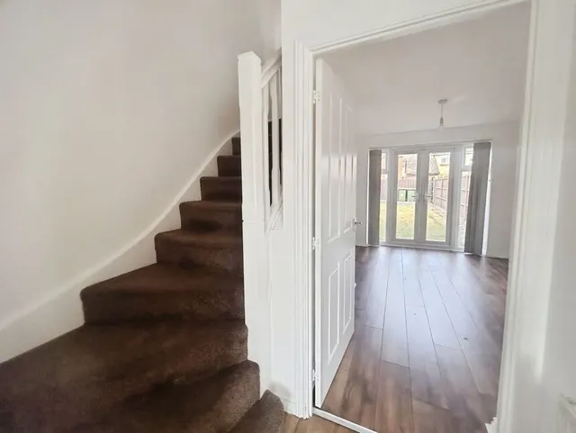 Photo 2 — Asheridge Close, Wolverhampton, West Midlands, WV11