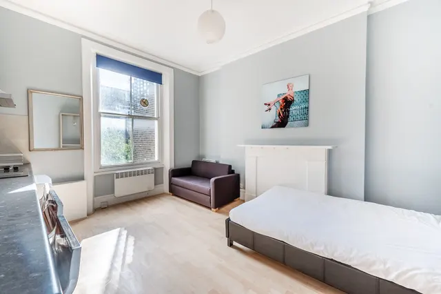 Flat 7, 22 Marloes Road, London, photo 1