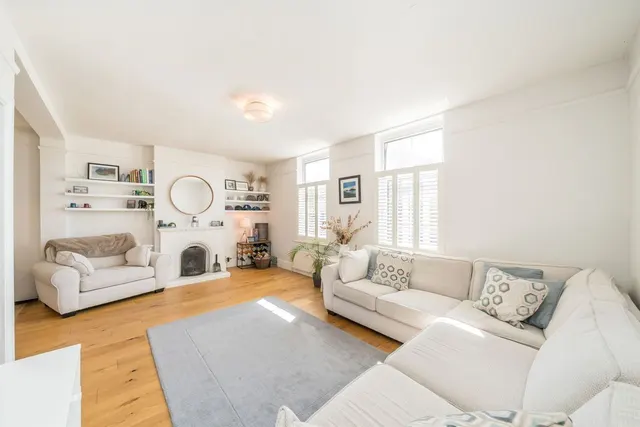 Queens Road, Weybridge, KT13, photo 1