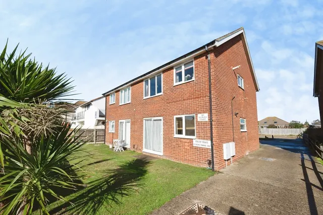 Southwood Road, Hayling Island, PO11, photo 1