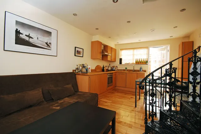 4 Salisbury Mews, London, photo 1