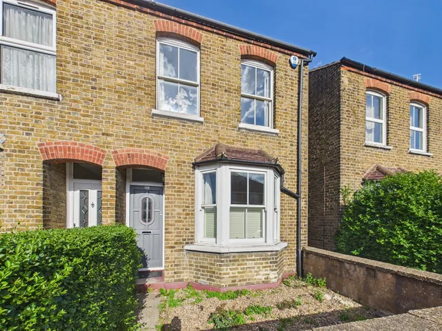 Waterloo Road, Uxbridge, Middlesex, UB8 2QZ, photo 1