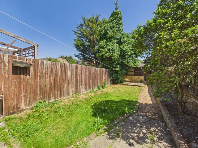 Photo 3 — Waterloo Road, Uxbridge, Middlesex, UB8 2QZ