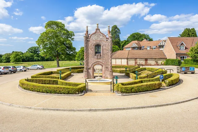 Tudor Court, Liphook, GU30, photo 1
