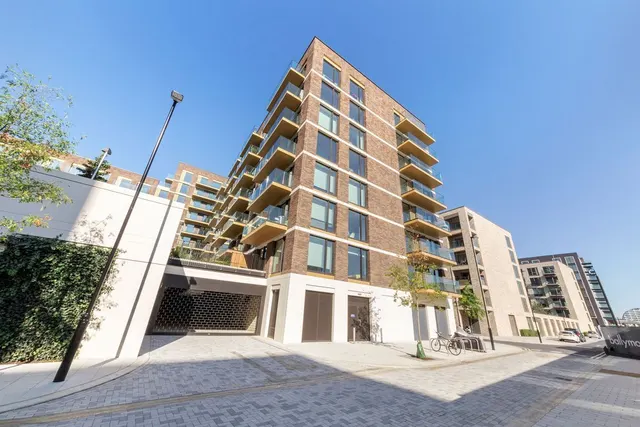 Photo 3 — Clipper Street, Royal Wharf