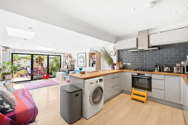 Photo 3 — Hamilton Road, Twickenham, TW2 6SN