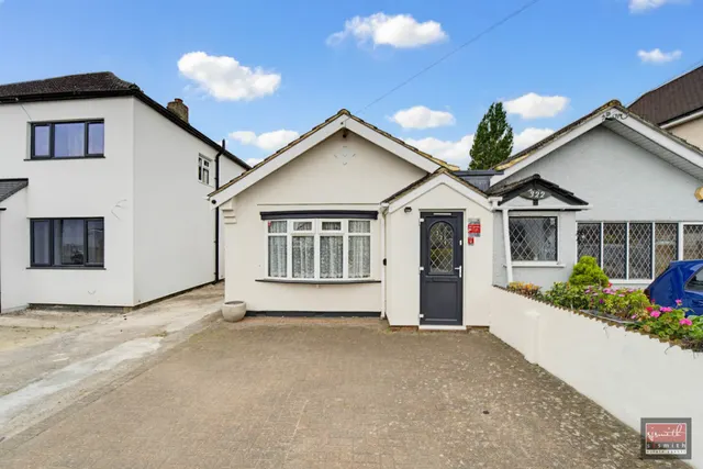 Feltham Hill Road, Ashford, photo 1