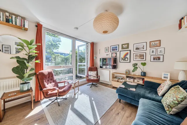 Manaton Close, SE15, photo 1