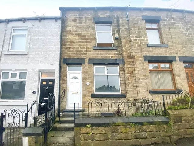 3 bedroom house — Oakwell Lane, Barnsley, South Yorkshire, S71