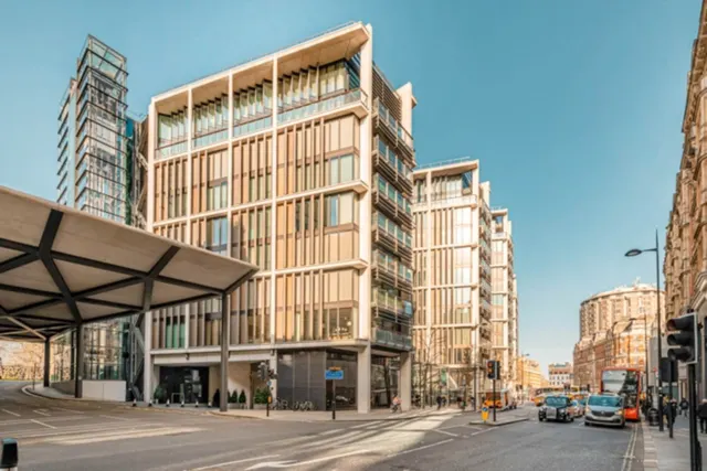 London, SW1X, photo 1