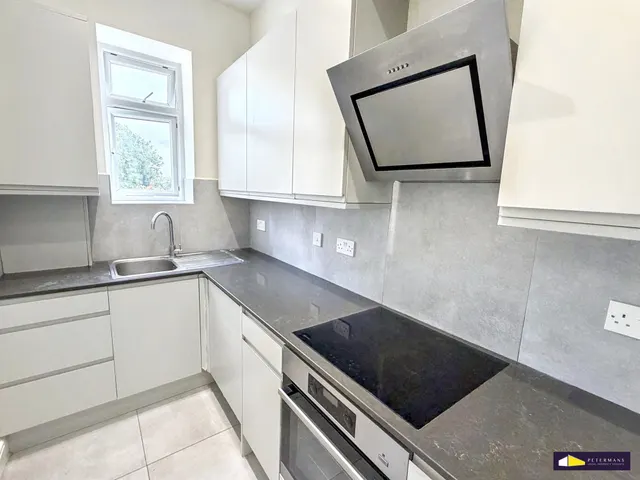 Stonegrove House, Stonegrove, HA8, photo 3