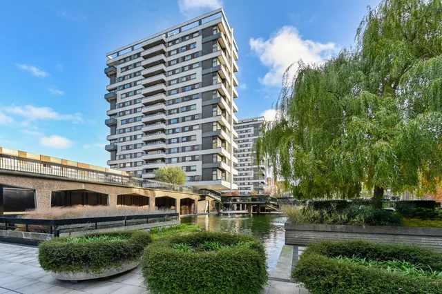 102 The Water Gardens, London, photo 1