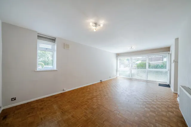 Photo 3 — Ingleside Close, BR3