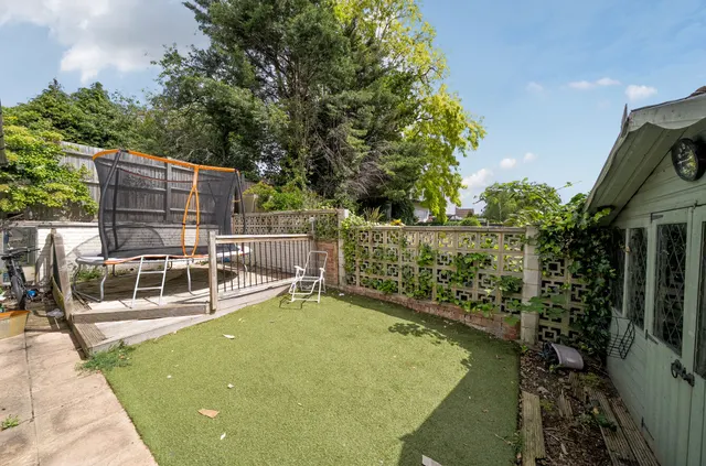 Photo 3 — Appledore Avenue, Bexleyheath, DA7