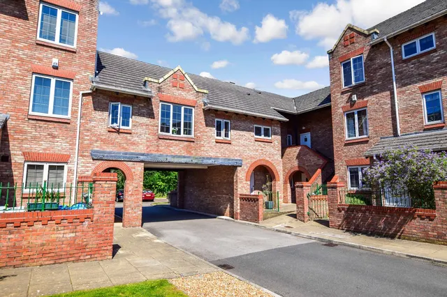 Great Oak Drive, Altrincham, WA15, photo 1