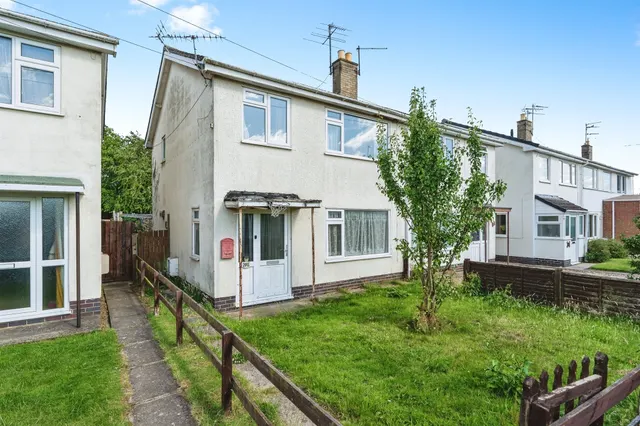 Heathcote Close, March, photo 1